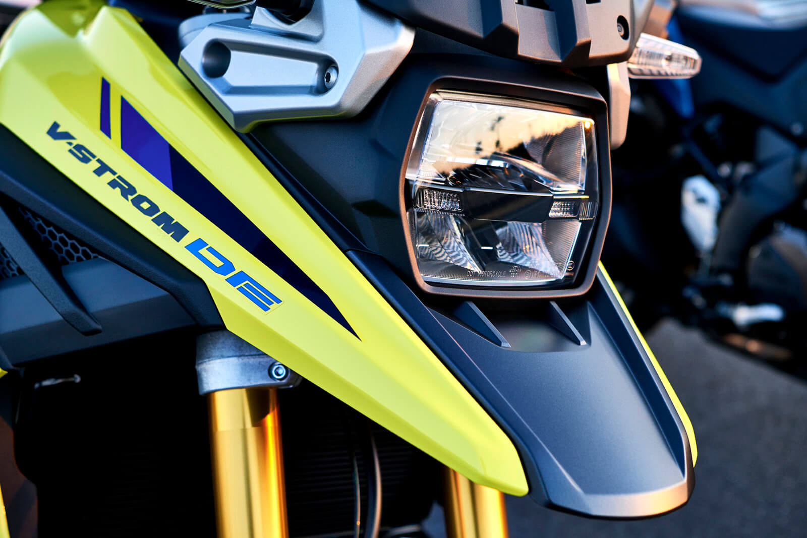 DL1050RR_RJM3_action_41